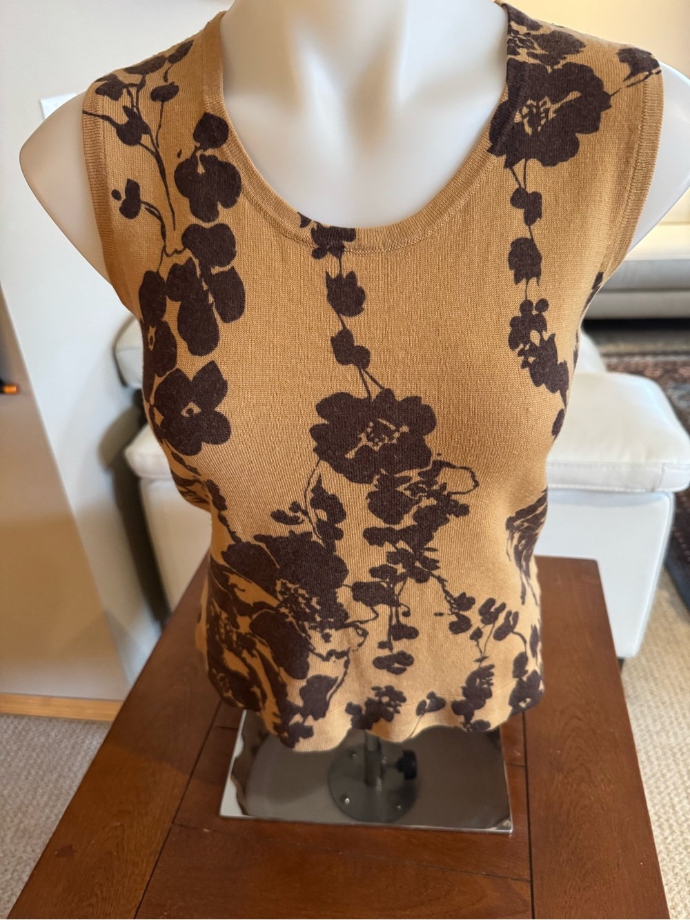 Sleeveless Floral Knit Tank Top - Camel & Dark Brown